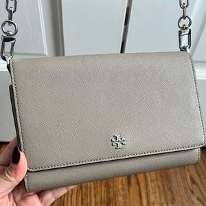 Tory Burch Robinson Chain Wallet French Gray